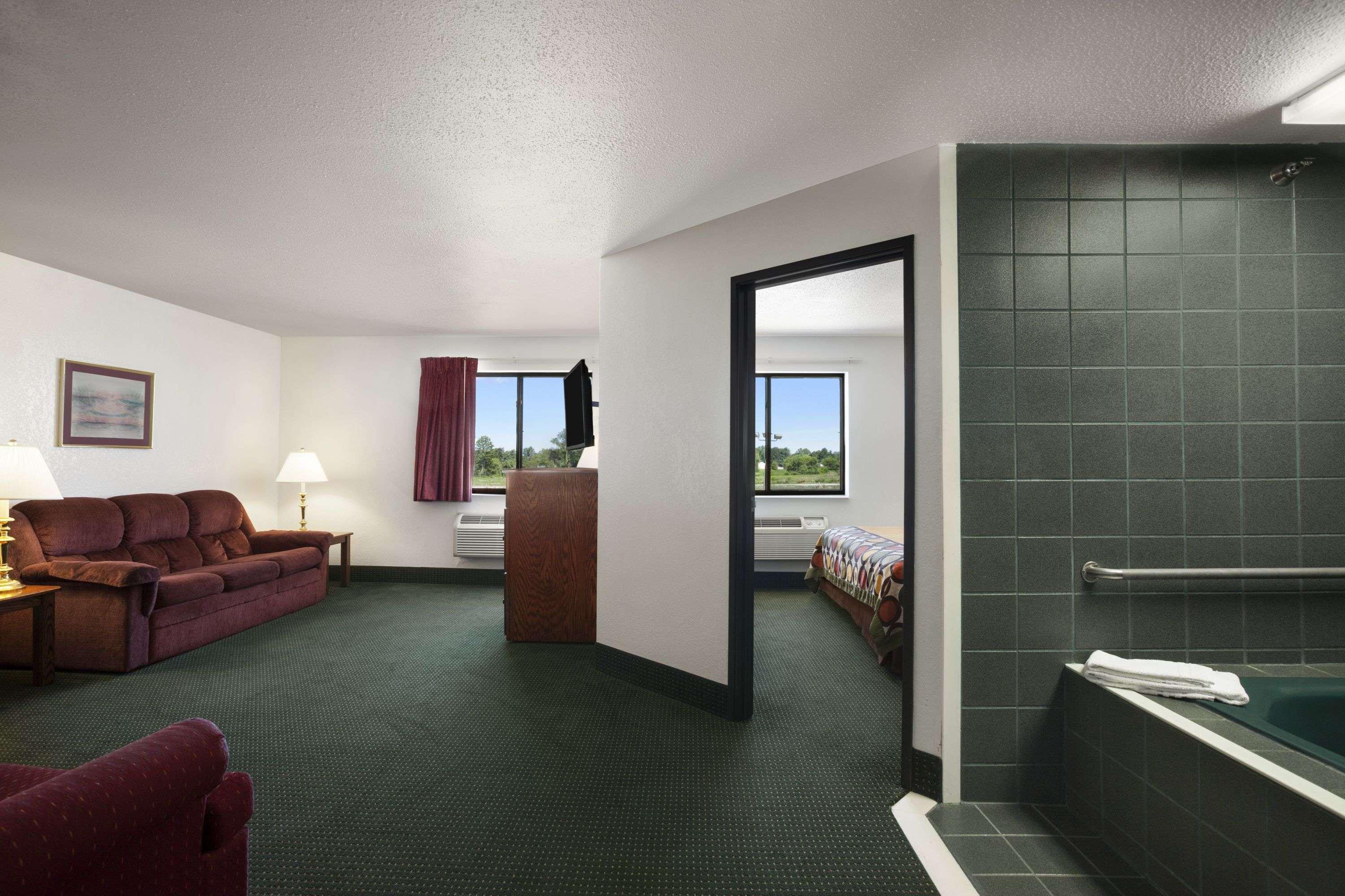 Super 8 By Wyndham Bowling Green Esterno foto